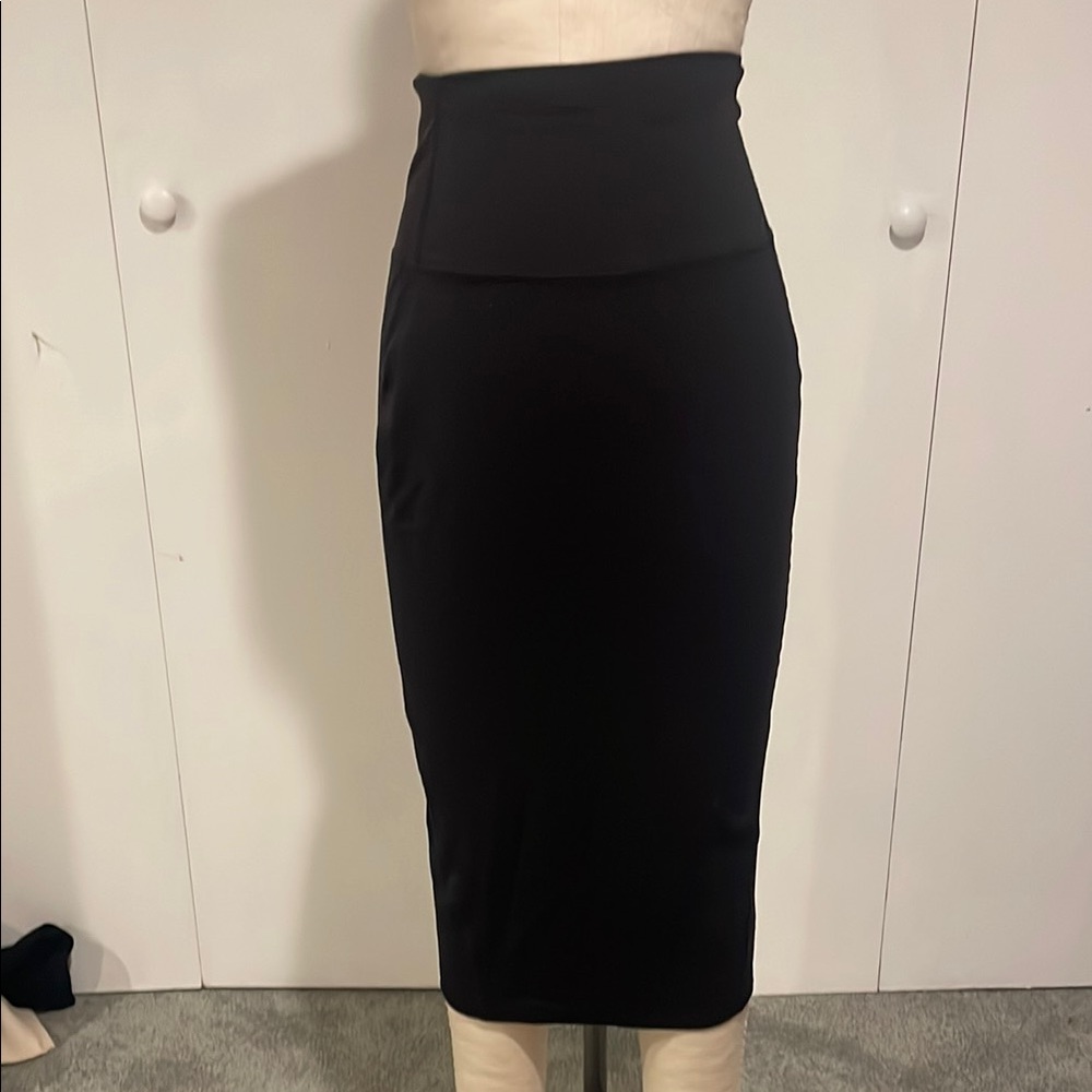 Lululemon Nulu Pencil Skirt - size 6